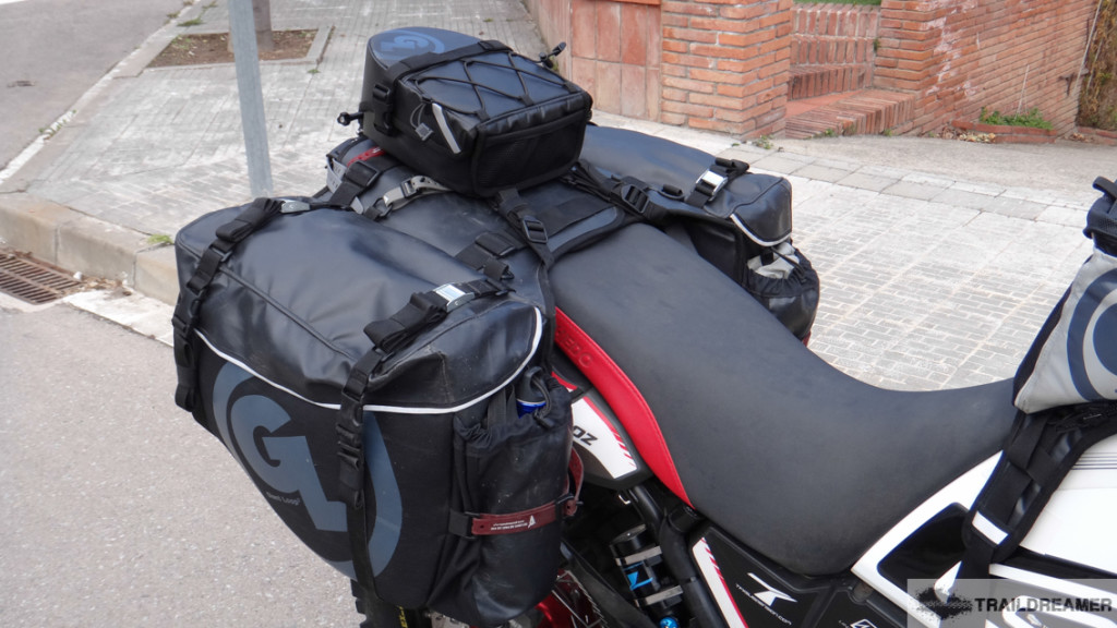 Tight and tidy! Klamath Tail Rack Pack mounted directly to Siskiyou Panniers with Pronghorn Straps.