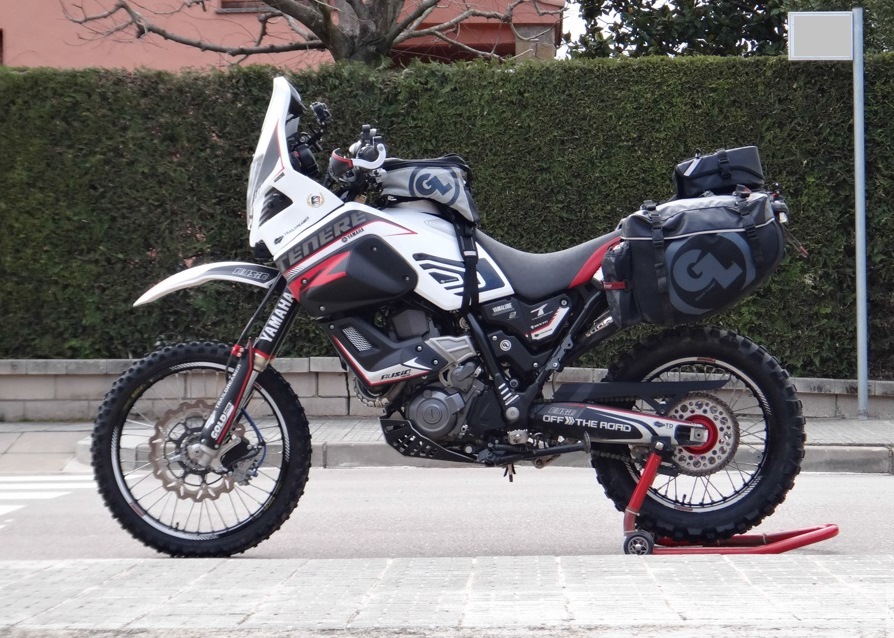 Yamaha XT660 Tenere prepared for Morocco with Fandango PRO Tank Bag, Siskiyou Panniers (supported with small, custom metal brackets) and the new Klamath Tail Rack Pack secured to the Panniers with Pronghorn Straps.